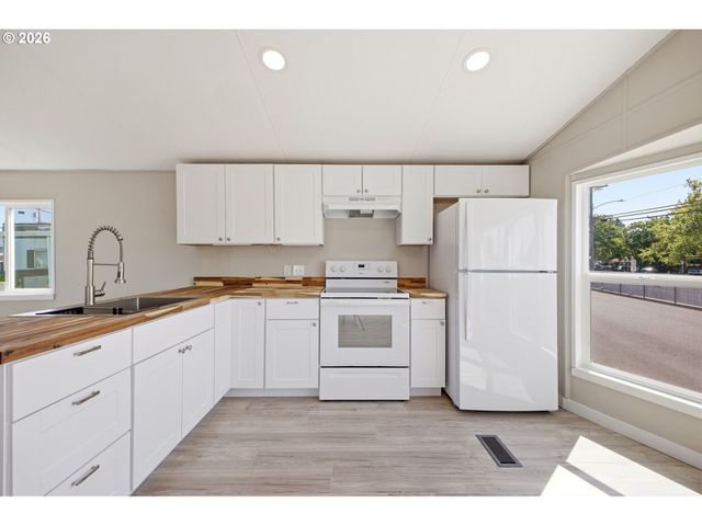 7227 Se FLAVEL St, Portland, OR 97206