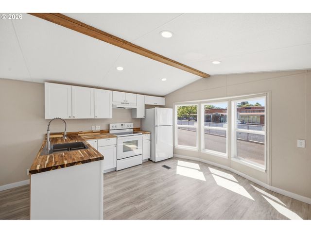 7227 Se FLAVEL St, Portland, OR 97206