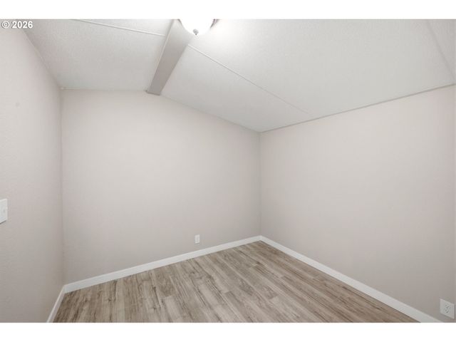7227 Se FLAVEL St, Portland, OR 97206
