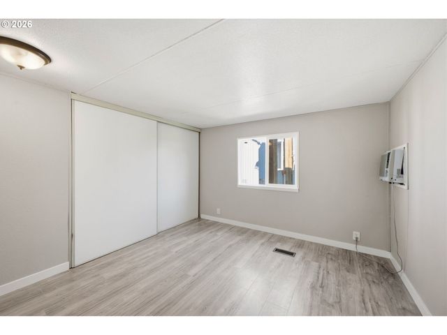 7227 Se FLAVEL St, Portland, OR 97206