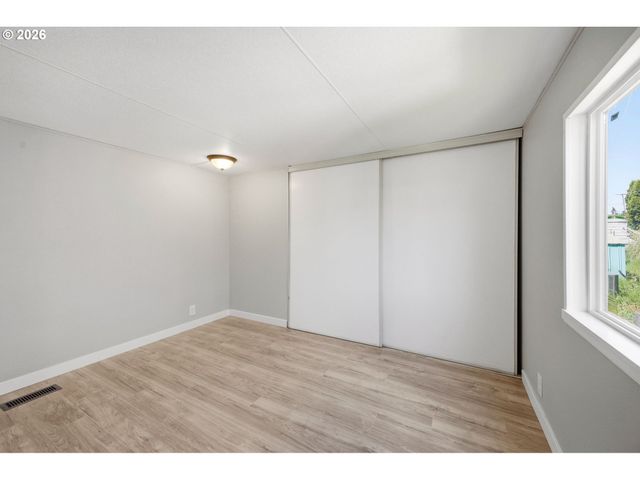 7227 Se FLAVEL St, Portland, OR 97206