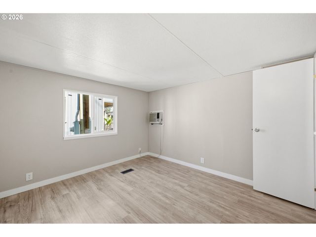 7227 Se FLAVEL St, Portland, OR 97206