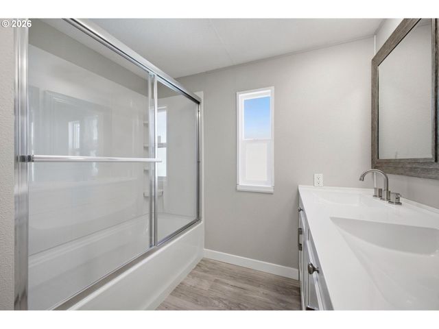 7227 Se FLAVEL St, Portland, OR 97206
