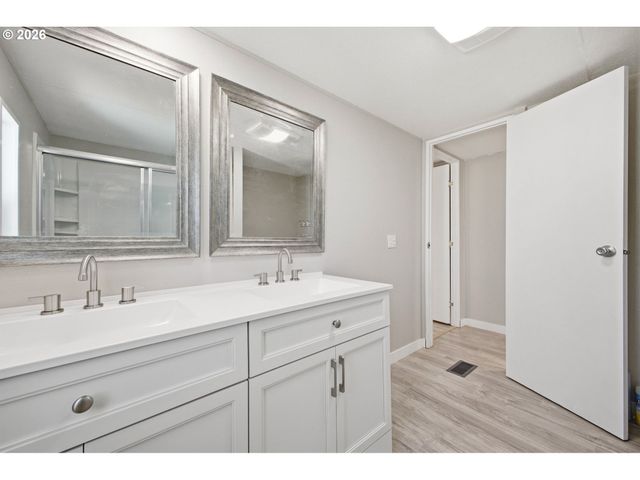 7227 Se FLAVEL St, Portland, OR 97206