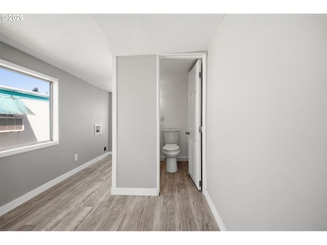 7227 Se FLAVEL St, Portland, OR 97206