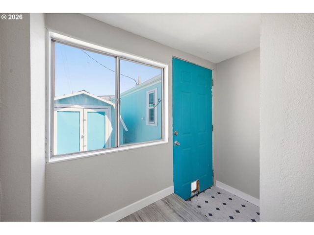 7227 Se FLAVEL St, Portland, OR 97206
