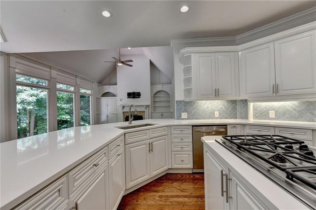 7040 Laurel Oak Drive, Suwanee, GA 30024