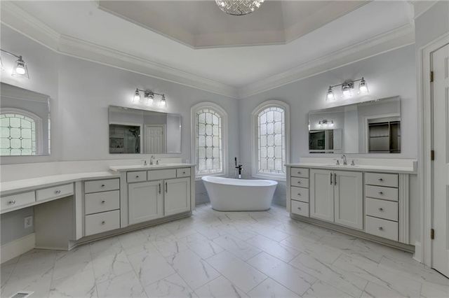 7040 Laurel Oak Drive, Suwanee, GA 30024