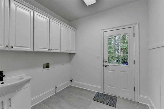 7040 Laurel Oak Drive, Suwanee, GA 30024