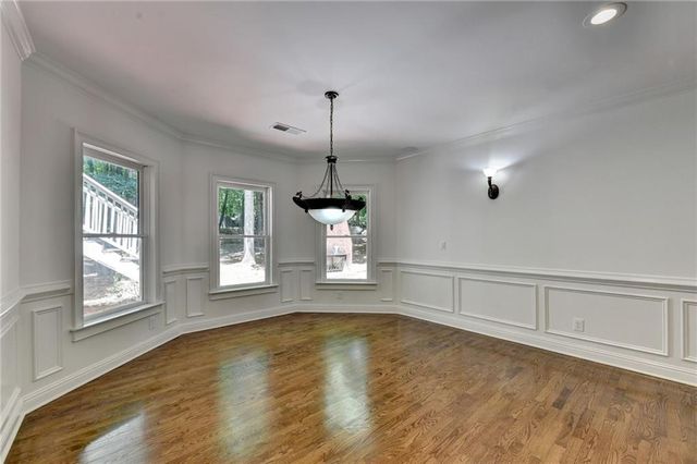 7040 Laurel Oak Drive, Suwanee, GA 30024
