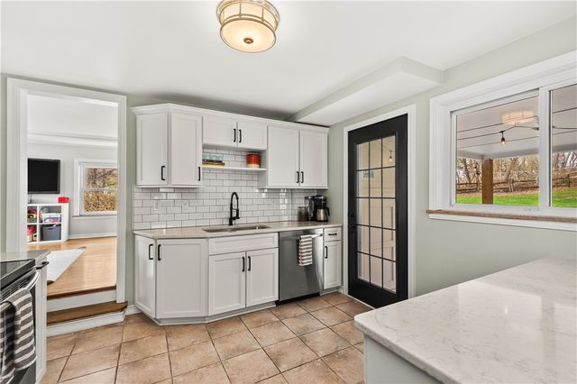 2825 Anderson Dr, Hampton, PA 15101