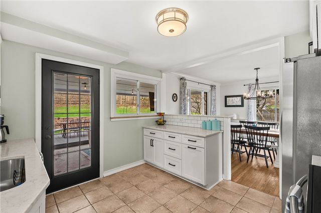 2825 Anderson Dr, Hampton, PA 15101