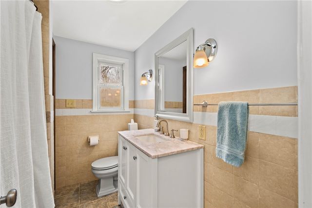 2825 Anderson Dr, Hampton, PA 15101