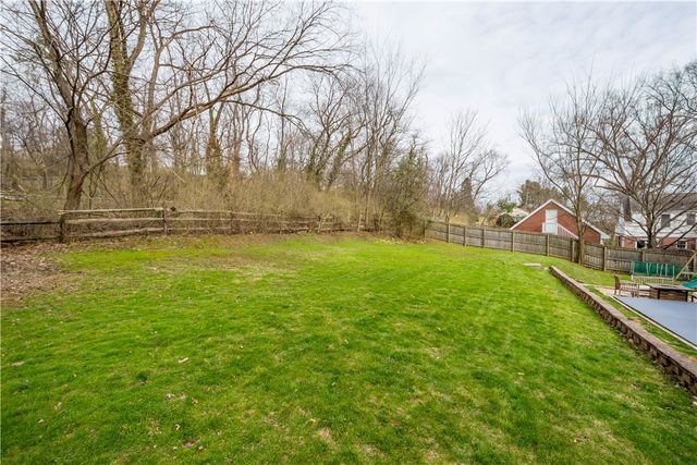 2825 Anderson Dr, Hampton, PA 15101