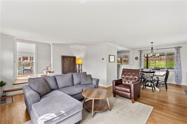 2825 Anderson Dr, Hampton, PA 15101