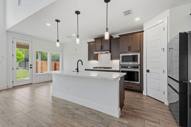 1102 Sage Thrasher CIR, Dripping Springs, TX 78620