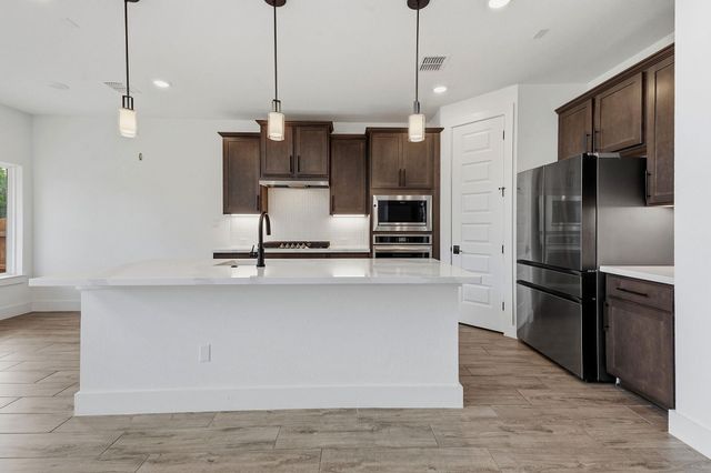 1102 Sage Thrasher CIR, Dripping Springs, TX 78620