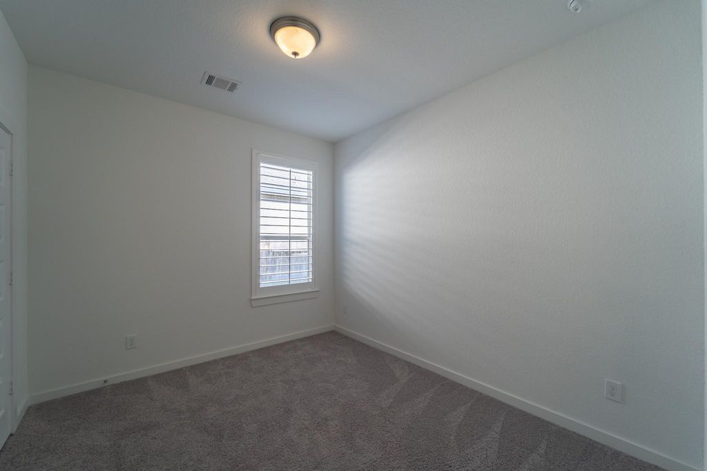 Image 10 of property listing at 2206 Hays Ranch Drive, Richmond, TX 77469