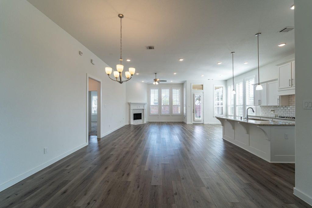 Image 11 of property listing at 2206 Hays Ranch Drive, Richmond, TX 77469