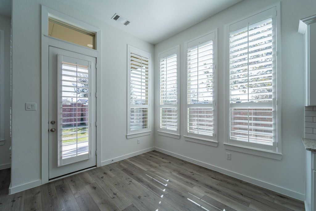 Image 14 of property listing at 2206 Hays Ranch Drive, Richmond, TX 77469