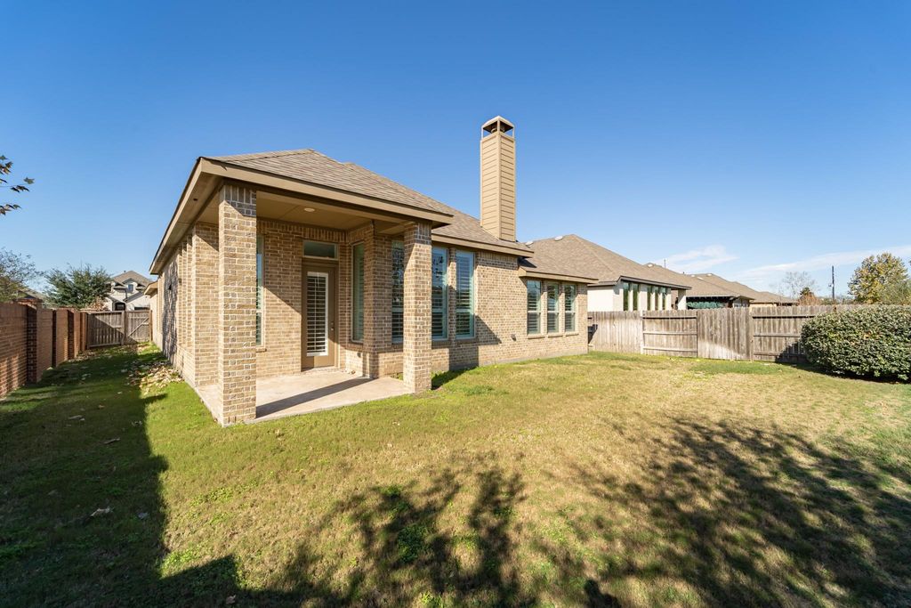 Image 22 of property listing at 2206 Hays Ranch Drive, Richmond, TX 77469