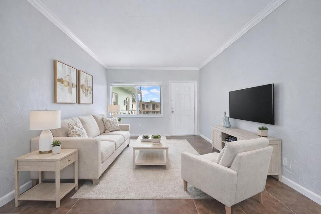 521 NE 82nd Terrace 8, Miami, FL 33138