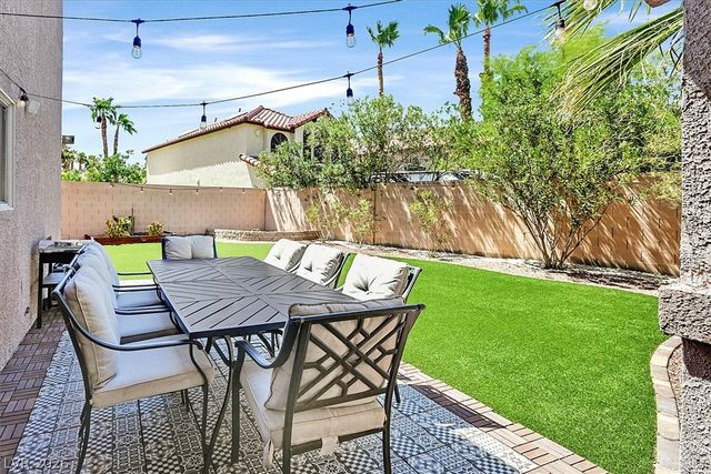 2647 Regency Cove Court, Las Vegas, NV 89121
