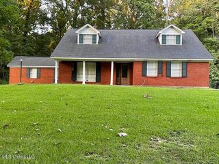 200 Dunbarton Drive, Natchez, MS 39120