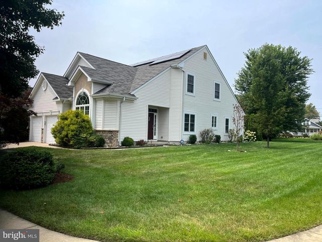 67 RIDGWAY DR, Bordentown, NJ 08505