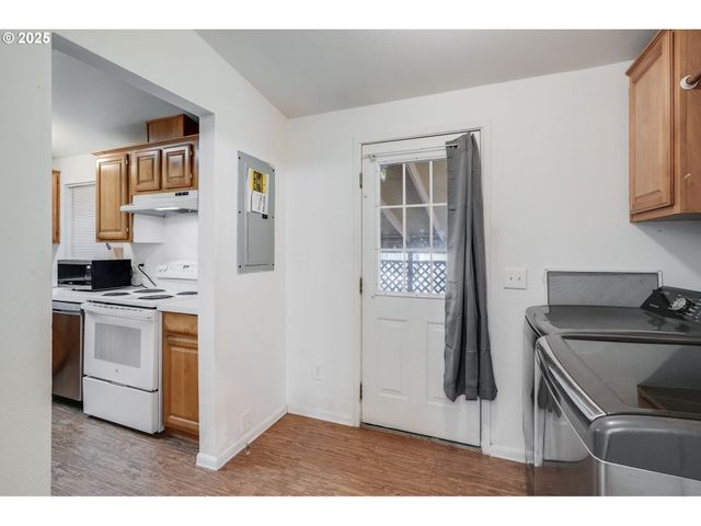 3921 PACIFIC Cir, Hubbard, OR 97032