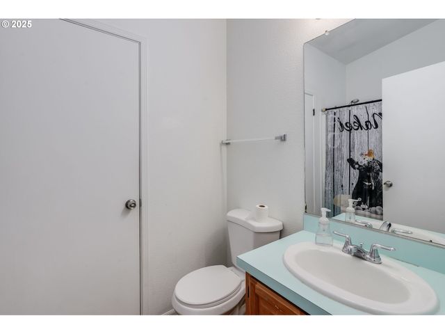 3921 PACIFIC Cir, Hubbard, OR 97032