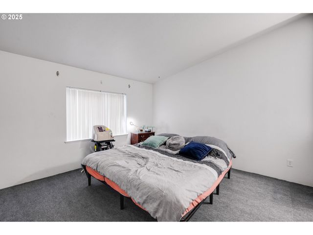 3921 PACIFIC Cir, Hubbard, OR 97032