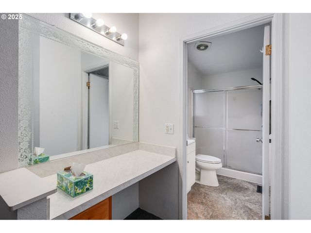 3921 PACIFIC Cir, Hubbard, OR 97032