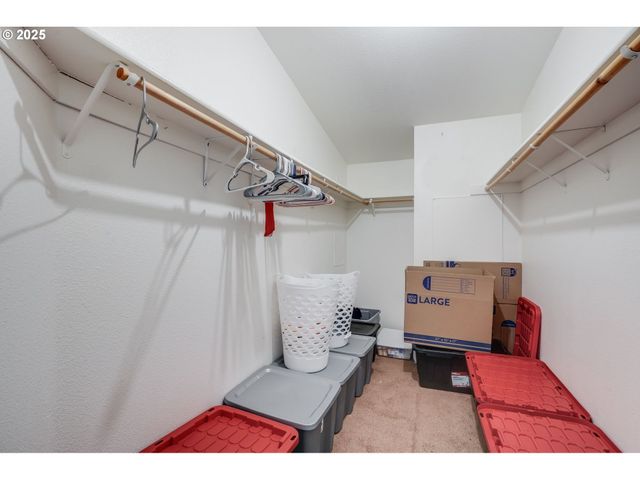 3921 PACIFIC Cir, Hubbard, OR 97032