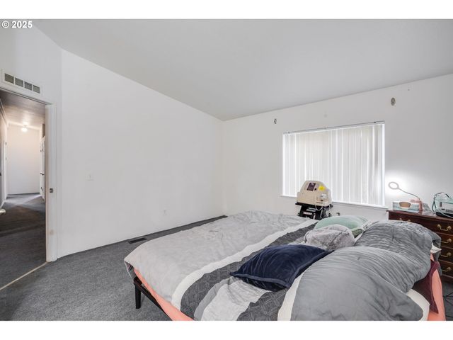 3921 PACIFIC Cir, Hubbard, OR 97032