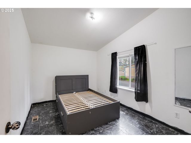 3921 PACIFIC Cir, Hubbard, OR 97032