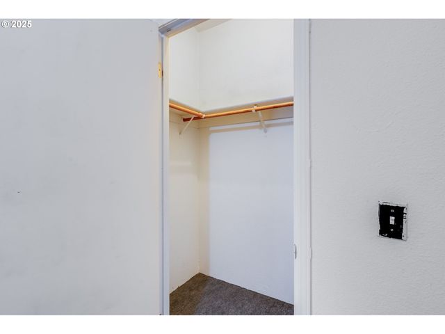 3921 PACIFIC Cir, Hubbard, OR 97032