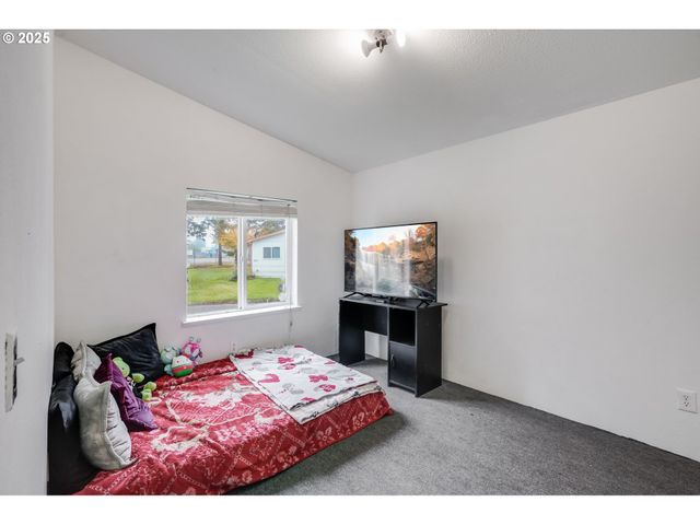 3921 PACIFIC Cir, Hubbard, OR 97032