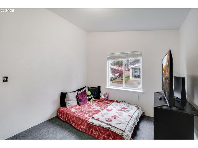 3921 PACIFIC Cir, Hubbard, OR 97032