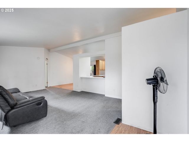 3921 PACIFIC Cir, Hubbard, OR 97032