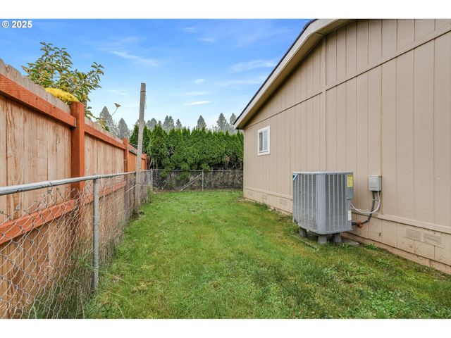 3921 PACIFIC Cir, Hubbard, OR 97032