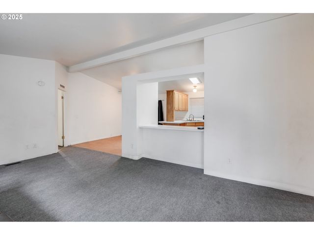 3921 PACIFIC Cir, Hubbard, OR 97032