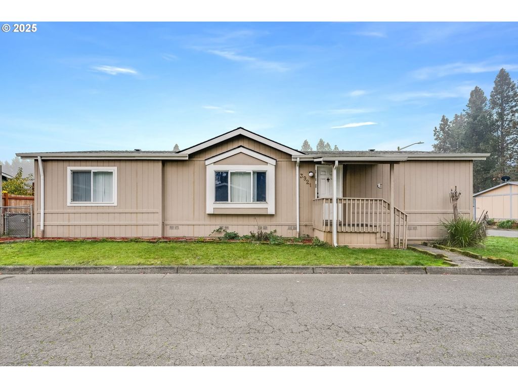 3921 PACIFIC Cir, Hubbard, OR 97032