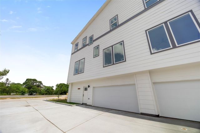 947 Green Meadow Street D, Houston, TX 77091