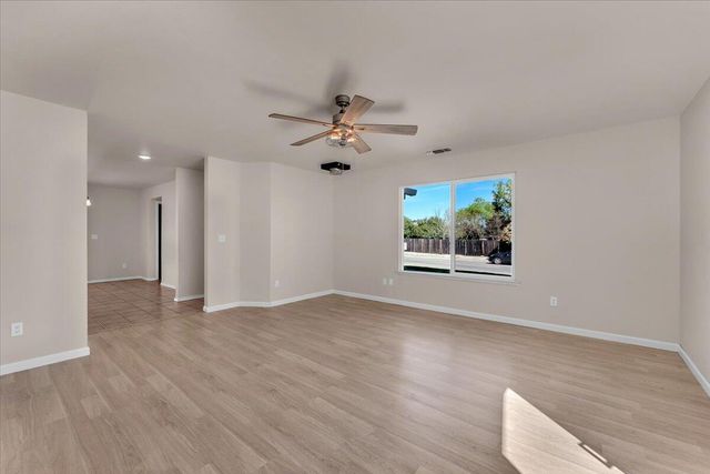 2907 Pawnee Court, Redding, CA 96001