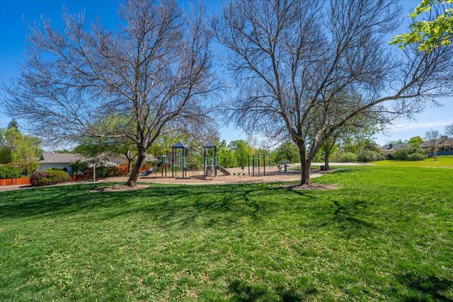 2907 Pawnee Court, Redding, CA 96001