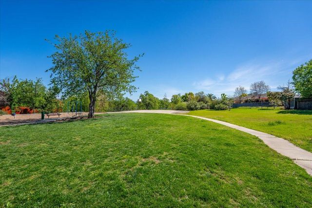 2907 Pawnee Court, Redding, CA 96001