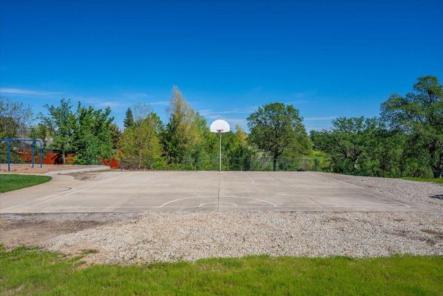 2907 Pawnee Court, Redding, CA 96001