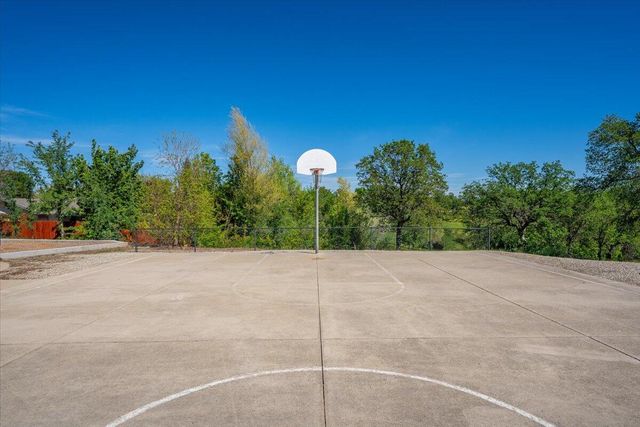 2907 Pawnee Court, Redding, CA 96001