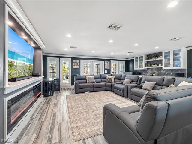 1912 SE 33rd TER, Cape Coral, FL 33904